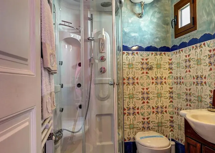 La Dimora Delle Rondini Bed & Breakfast 4*